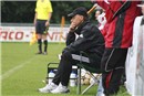 Ein nachdenklicher Rainer Gerlitz beobachtet seine Buckenhofer Mannschaft.