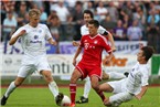 Die Münchner Spieler wurden oft gedoppelt und konnten so ihr Spiel nicht wie gewohnt aufziehen. In dieser Szene sind Kevin Kühnlein (li.) und Lukas Görtler (re.) zur stelle.