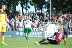 Florian Hetzel nach dem finalen 4:3. Schweinfurt Nummer 17 dreht ab. Heimstettens Keeper Marjan Krasnic und Christoph Schmitt können es nicht fassen.