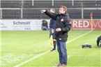 Bernd Hollerbach dirigiert seine Würzburger Mannschaft.