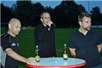 Geburtstagskind Andreas Lampert leitete die Pressekonferenz mit Großbardorfs Trainer Dominik Schönhöfer (links) und Kickers-Coach Bernd Hollerbach.