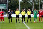 Vor Spielbeginn präsentiert sich das Gespann um den leitenden Referee Steffen Ehwald (Mi.). Ihm assistierten Jochen Burkard (li.) und David Kern.
