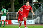 Kickers-Spieler Ioannis Kiakos bejubelt sien Tor zum 0:1.