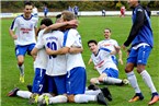 Freude pur: Höchbergs Spieler bejubeln Tobias Riedners Treffer.