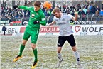 Der Schweinfurter Steffen Krautschneider steigt höher als der Burghausener Christopher Buchner.