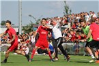 Der Moment des Abpfiffs: Der ASV Vach schafft unter Trainer Norbert Hofmann den Aufstieg in die Bayernliga.