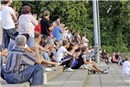 Man sieht deutlich die Überzahl der Schnaittacher Zuschauer. Eben applaudieren sie für den 1:0-Führungstreffer.
