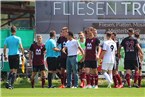 Hitzige Diskussionen löste der umstrittene Elfmeterpfiff in der Nachspielzeit am Bucher Wegfeld aus.