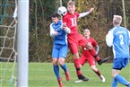 Auch in den Kopfballduellen hatte der favorisierten Baiersdorfer SV leicht die Nase vorn. Cedric Berens (re.) springt höher.