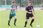 Großbardorf Innenverteidiger Ronny Mangold (li.) kommt gegen den Sander Philipp Markof zu spät.