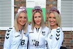  Die drei Damen vom Grill? Nein, weibliche Fans des TSV Aubstadt - und ganz offensichtlich Geschwister? 