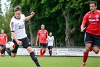 
Geesdorfs Niclas Staudt behauptet gegen den Schweinfurter Fabian Reith den Ball.