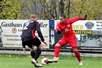 Vatan Spors Alexander Marcus nimmt es mit FC-Verteidiger Fabian Lieb auf.