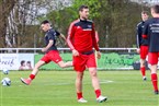 Memmelsdorfs Spielertrainer Michael Wernsdorfer (Mitte) hatte diesmal den Großteil des Kaders zur Verfügung. Mit Innenverteidiger Manuel Müller fehlte dennoch ein wichtiger Mann in der Defensive. 