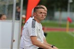 Coburgs Trainer Lars Müller mit nachdenklicher Miene, nachdem seine Mannschaft in der ersten Halbzeit kaum Zugriff auf das Spielgeschehen fand. 