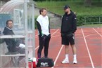 Die beiden Trainer vor der Partie beim kollegialen Plausch: FCE-Coach Jan Gernlein (re.) und Holger Seitz.